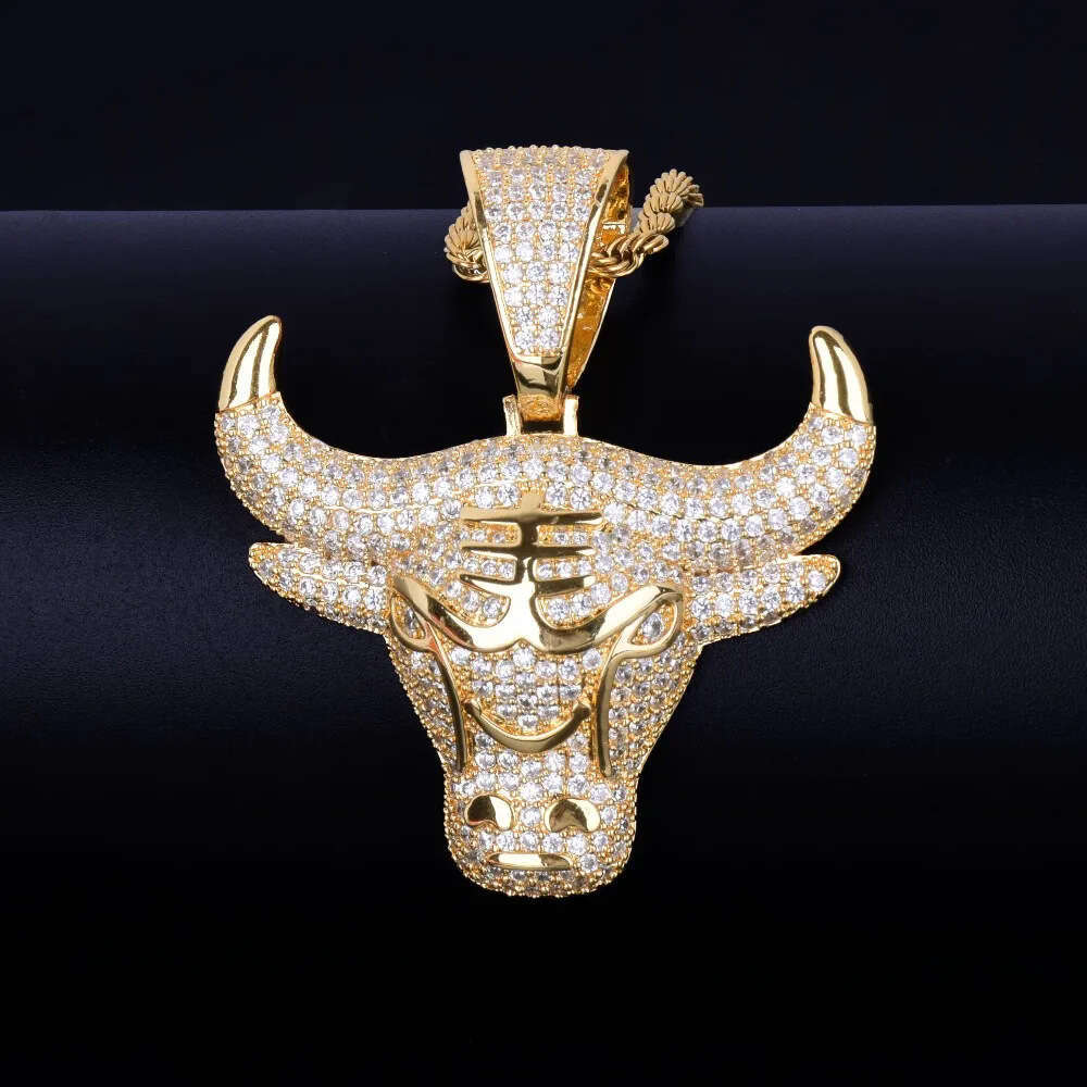 Fashionable and unique moissanite pendant VVS Bull Head Animal Pendant Necklace Men's Copper Inlaid Zircon Hip-Hop Trendy Jewelry