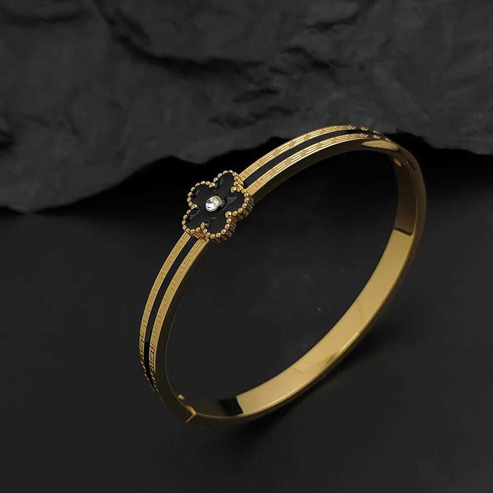 Charming five- c r zircon enamel gold-plated stainless steel womens waterproof and rust-free worn by couples M251220