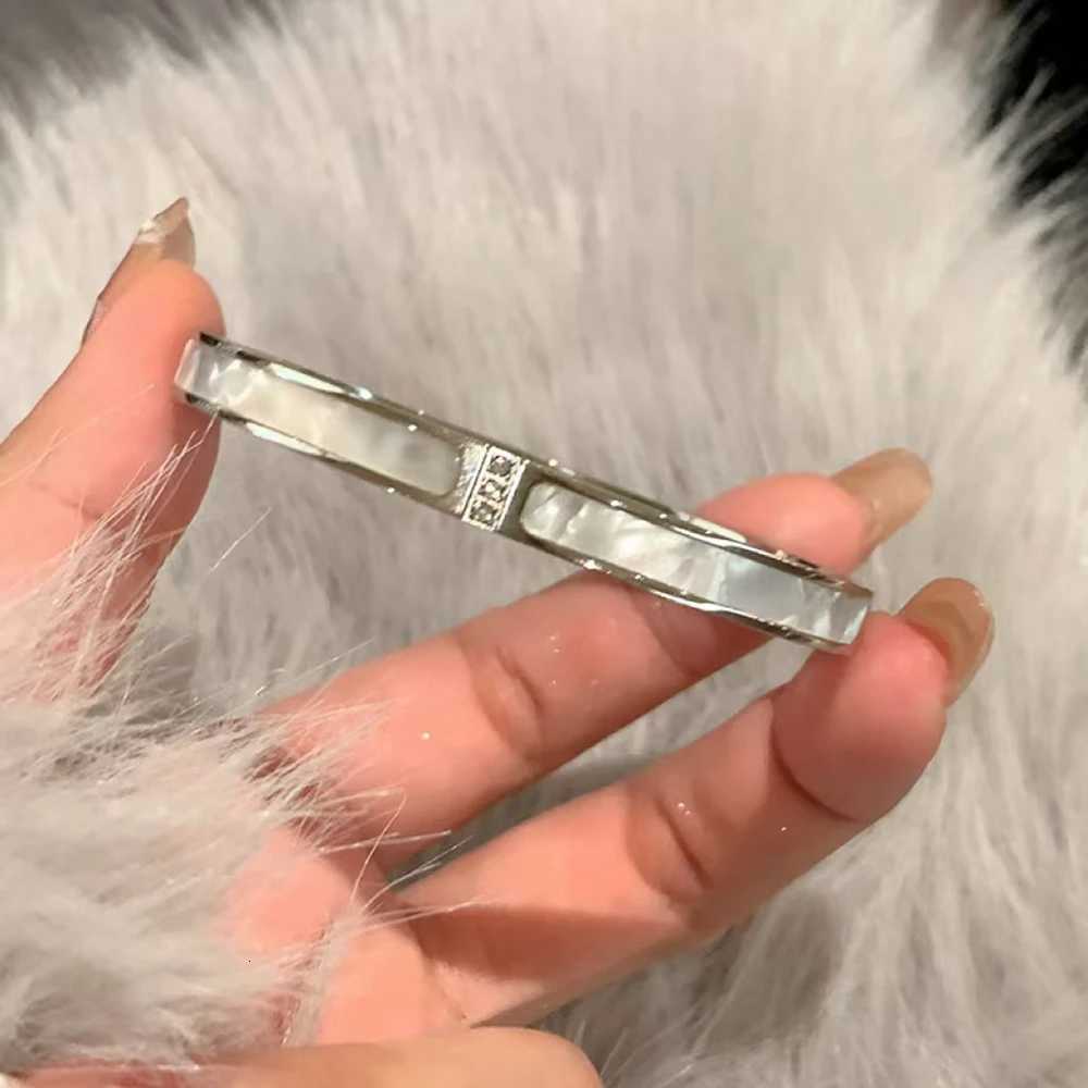 1pc Titanium Steel Silver Fashionable Classic Style Stainless Steel Inlaid With ZirconFor Womens Daily Wear M251220