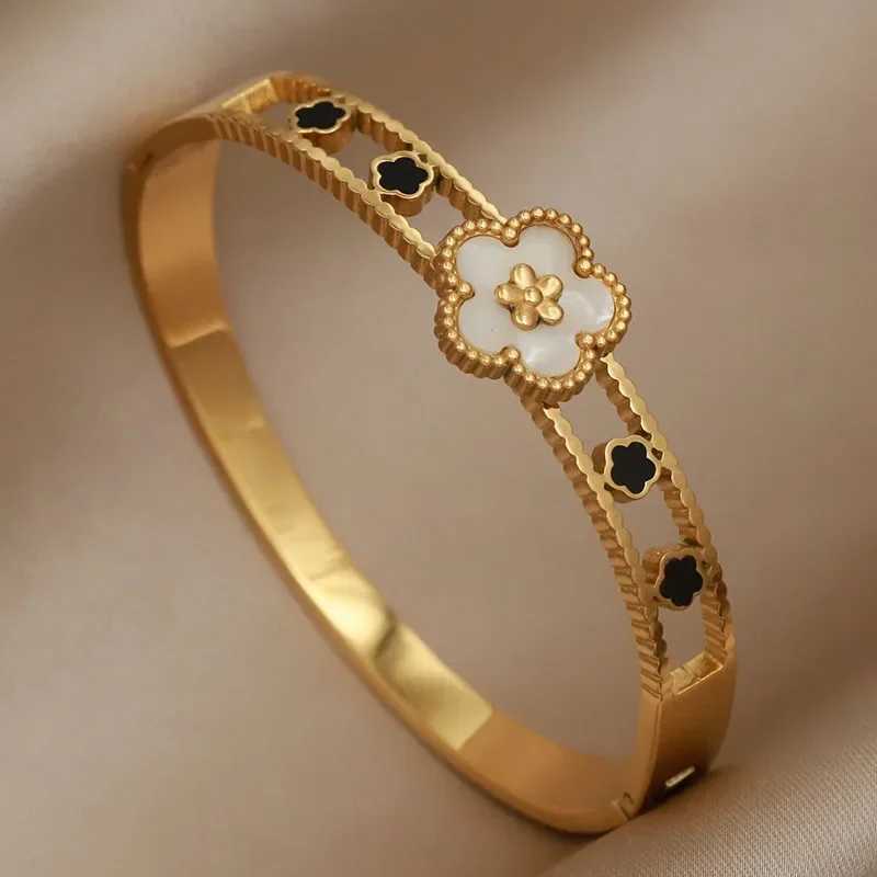 Stainless Steel Metal Oil Flower Bangles s for Women Fashion Brand Jewelry Elegant Heart Bangles Accessories M251220