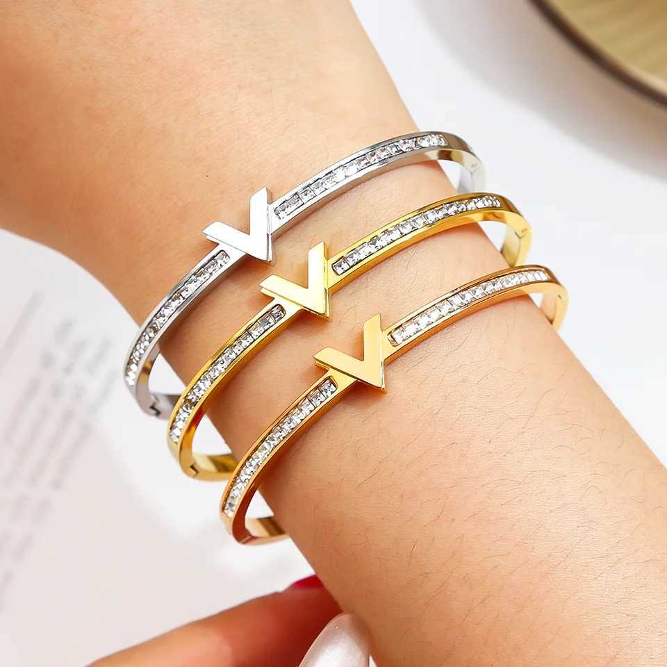 1PC Stainless Steel Womens Cuff Bangle V-shaped Single Row Zircon Series Waterproof Wrist Jewelry Accessory Gift M251220