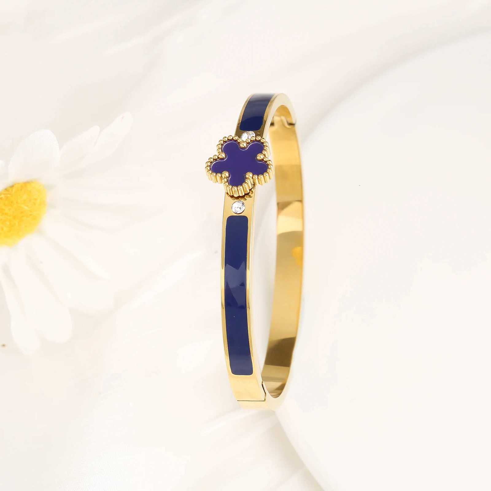 New Classic Oil Drip Stainless Steel Five Flower Open Bangle Luxury for Man Woman Daily Party Jewelry Couple Gift C r M251220