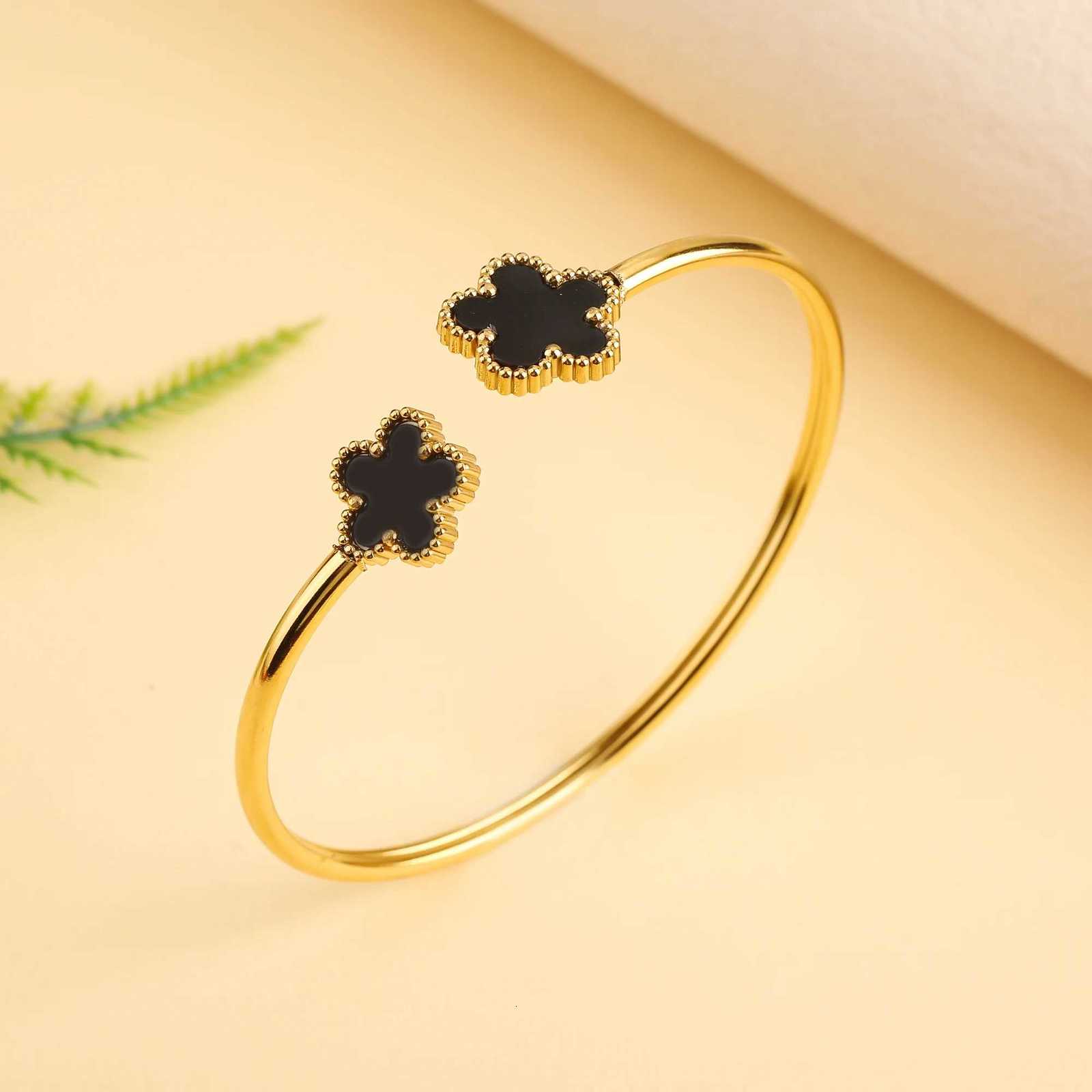 Classic luxury hot sale five- flower stainlESS steel open bangle Lucky grass bangle Girl anniversary wedding jewelry Cl M251220