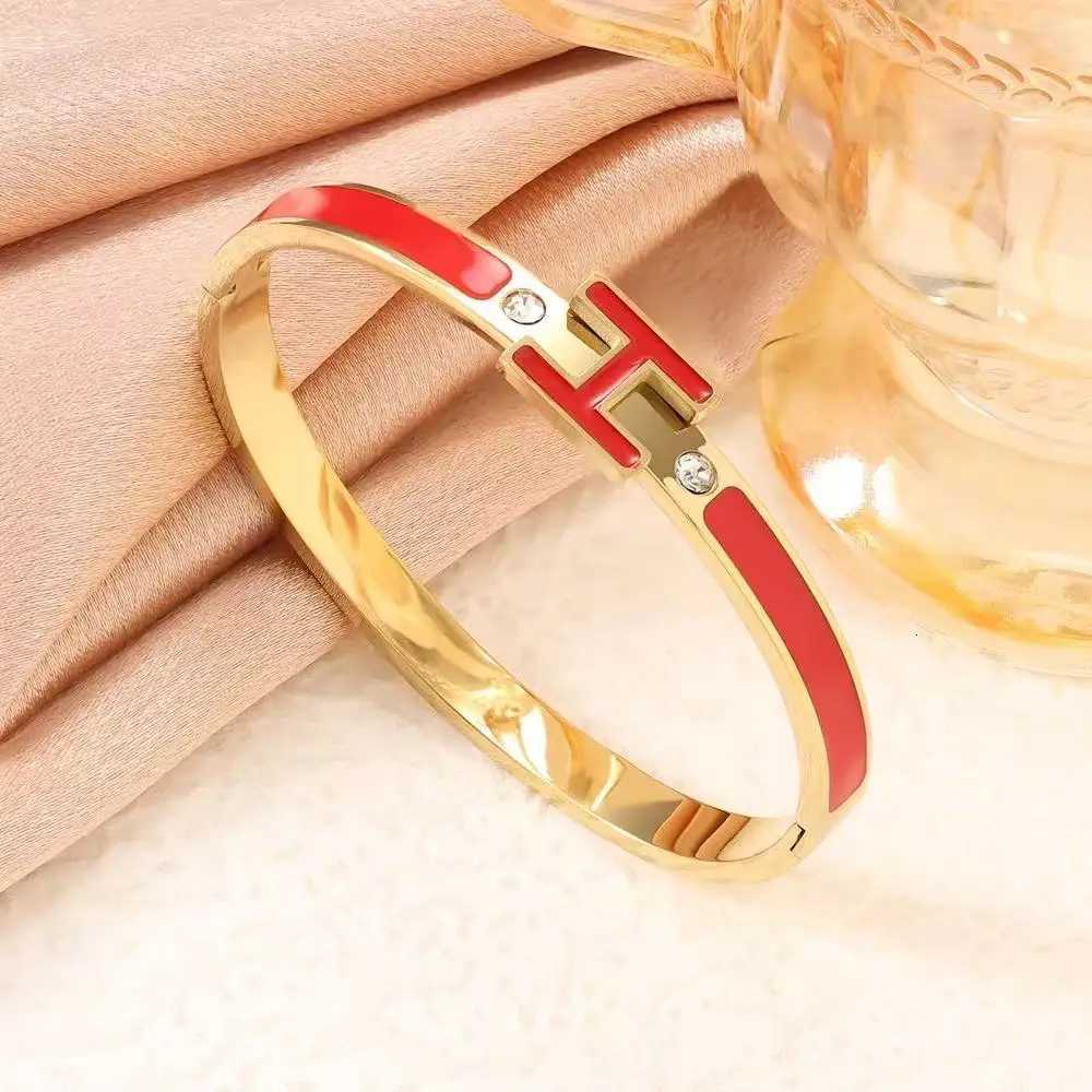 European and American womens high-end oil dripping letter H gold titanium steel enamel M251220