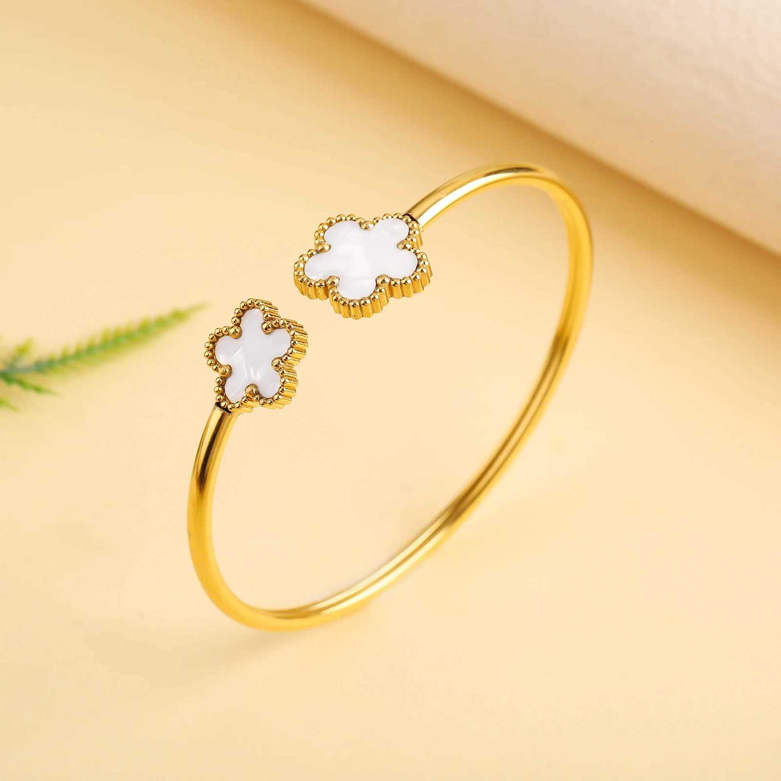 Classic luxury hot sale five- flower stainlESS steel open bangle Lucky grass bangle Girl anniversary wedding jewelry Cl M251220