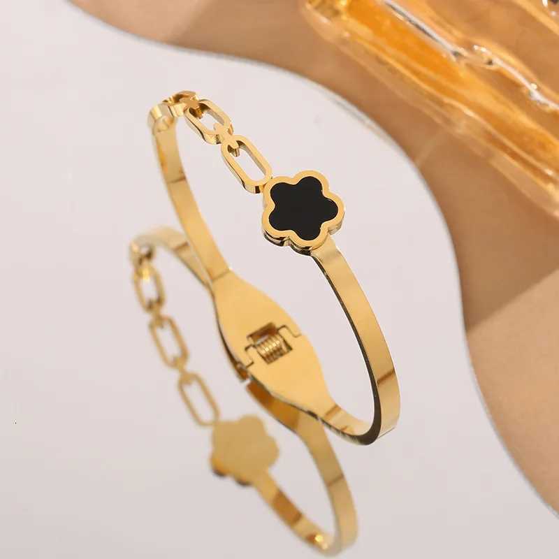 High-Quality Stainless Steel Five- Flower Bangle Fashion Plant Flower Classic For Woman C r Jewelry Daily Wear M251220