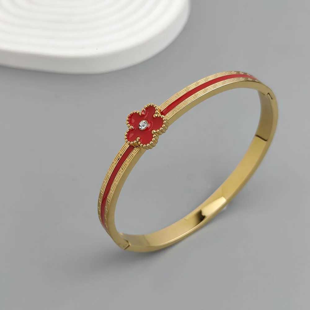 Cheap wintersweet enamel gold plated stainless steel ladies bangle Thanksgiving Christmas and New Year gifts M251220