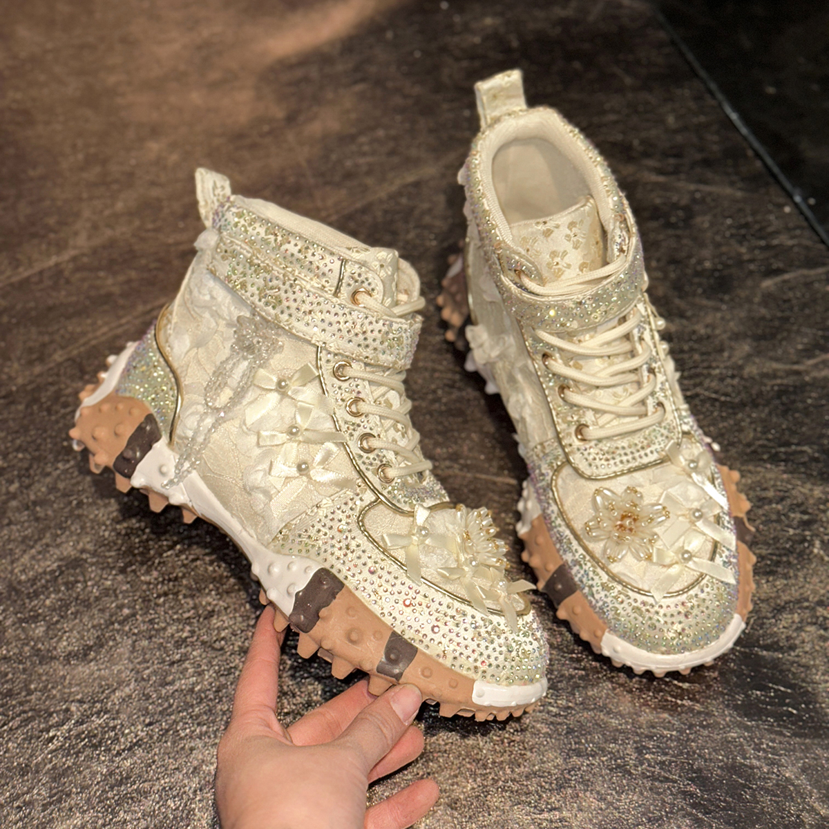 High-top Womens Designer Sneakers Fashion Rhinestone Pearl Luxury Shoes Outdoor Platform Female Sports Shoes Tennis Outdoor Hiking Anti Slip Column Ru