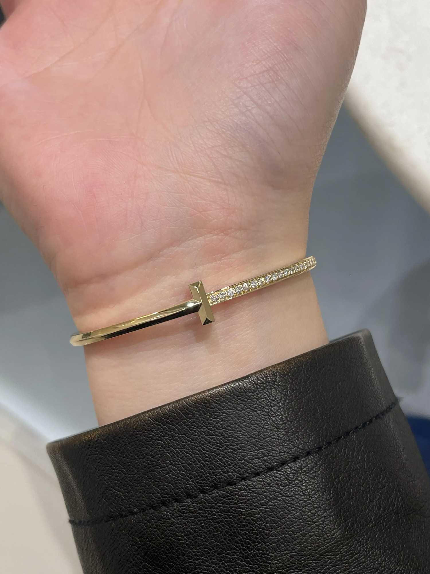 Diamond-encrusted elegant high-end fashion cold style simple and sweet design sense M251220