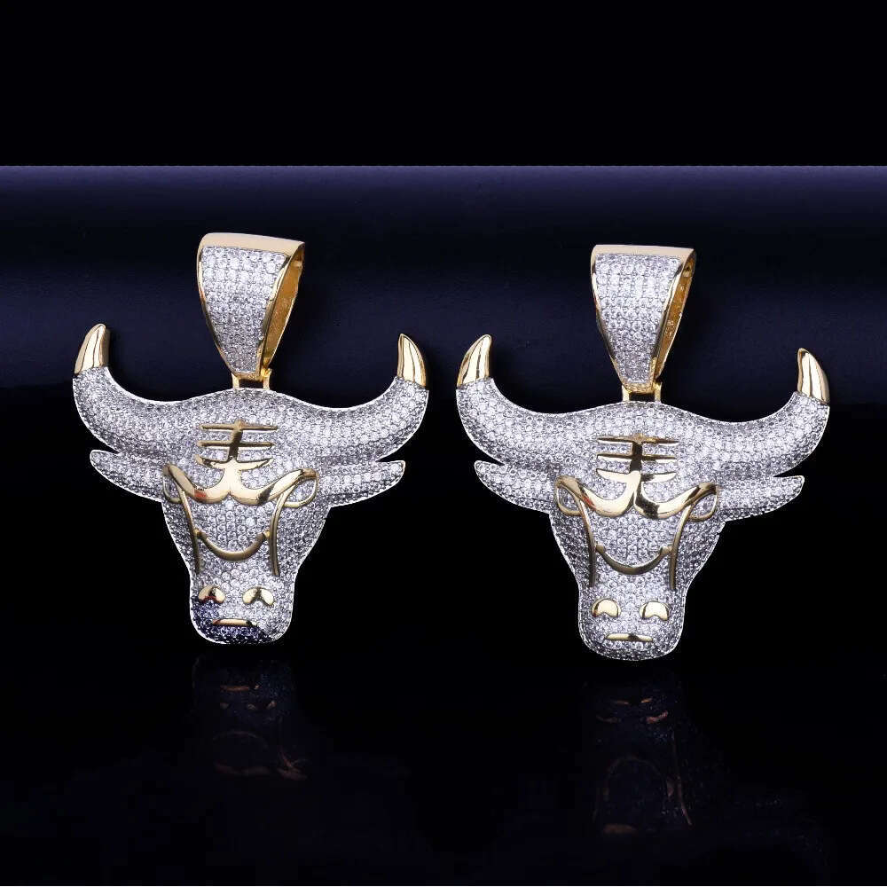 Fashionable and unique moissanite pendant VVS Bull Head Animal Pendant Necklace Men's Copper Inlaid Zircon Hip-Hop Trendy Jewelry