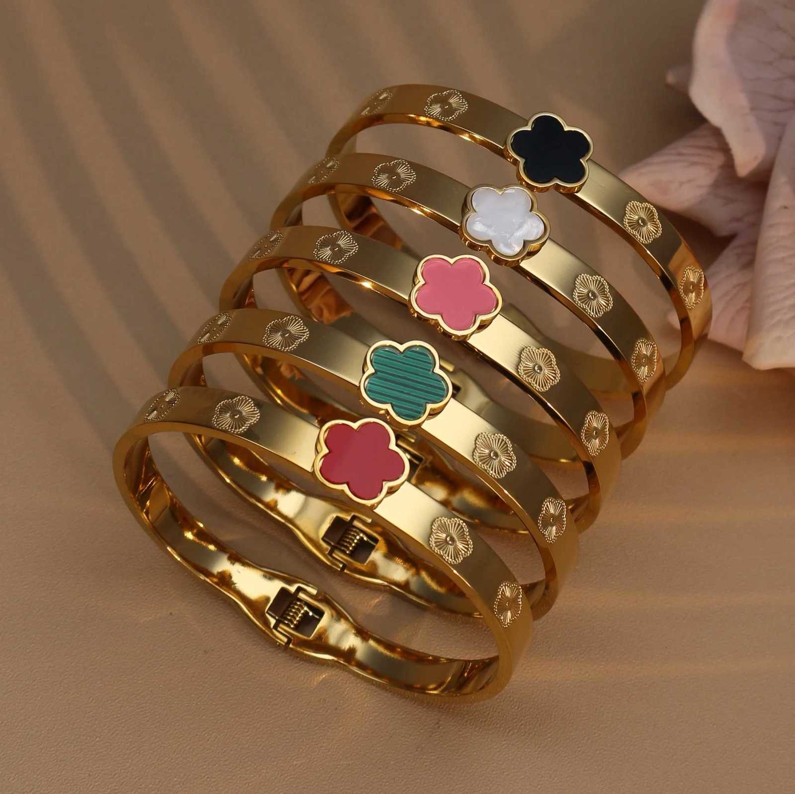 Delicate Acrylic Flower ShAPed StainlESS Steel Gold Color Womens Bangles BirtHDay Party Wholesale Gifts M251220