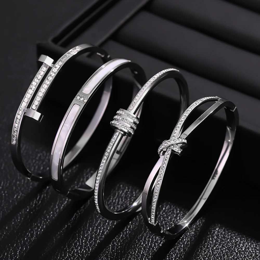 4Pcs/Set Stainless Steel Cuff Womens Bangle Set Classic Combination Perfect Wrist Jewelry Holiday Gift M251220