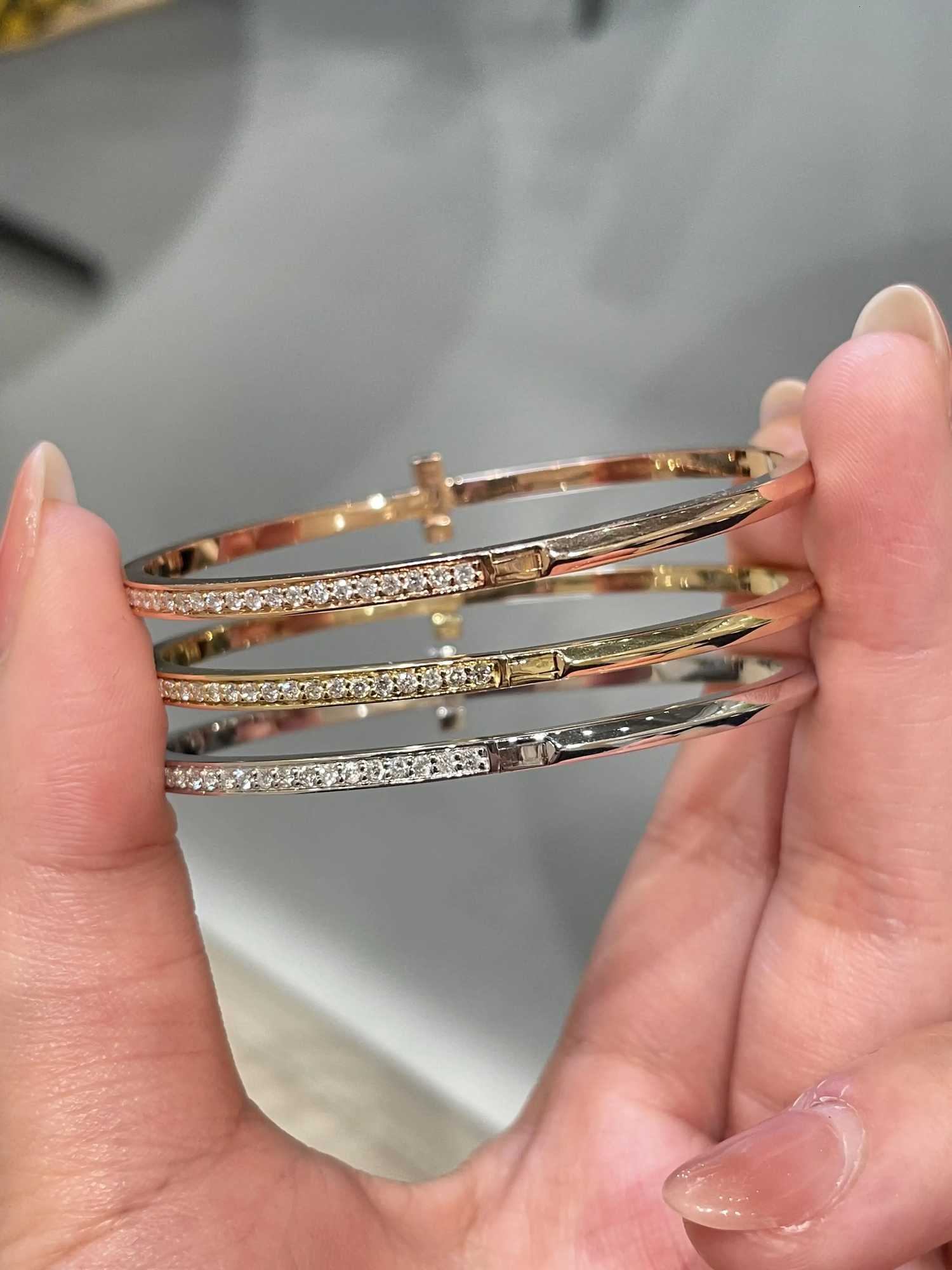 Diamond-encrusted elegant high-end fashion cold style simple and sweet design sense M251220