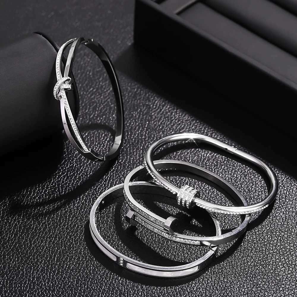 4Pcs/Set Stainless Steel Cuff Womens Bangle Set Classic Combination Perfect Wrist Jewelry Holiday Gift M251220