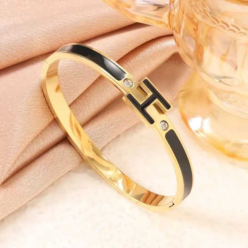 European and American womens high-end oil dripping letter H gold titanium steel enamel M251220