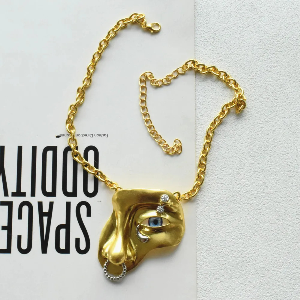 Vintage Baroque Style Alloy Plated Face Shaped Necklace For Women Fashion Jewlery Exaggerated Long Chain Necklace Accessory 251219