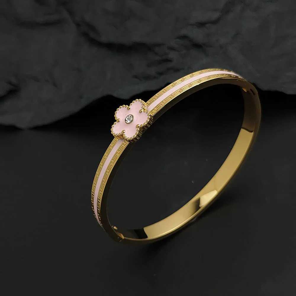 Charming five- c r zircon enamel gold-plated stainless steel womens waterproof and rust-free worn by couples M251220