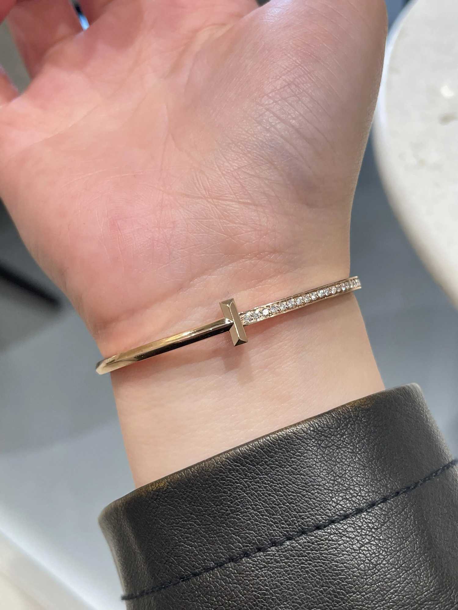 Diamond-encrusted elegant high-end fashion cold style simple and sweet design sense M251220