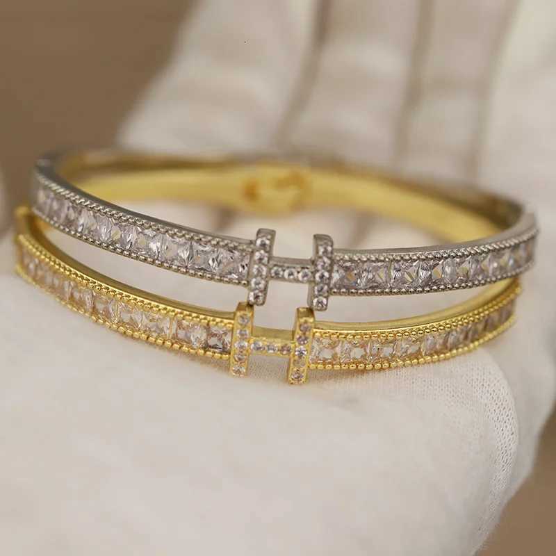 Classic Style Crystal Letter Bangles for Women Fashion Brand Jewelry Luxury Zirconia s Party Accessories M251220