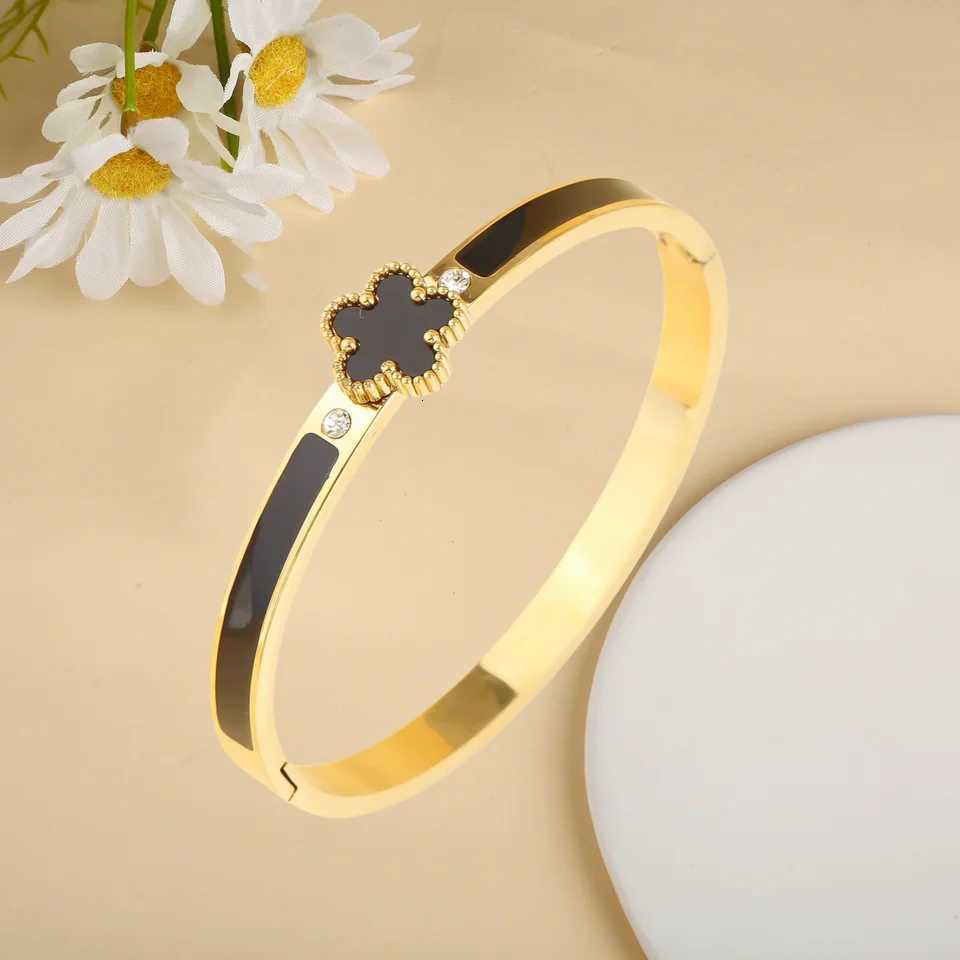 Classic Luxury Stainless steel five- flower 6-color Simple woman Girl Party Trend Enamel jewelry c r M251220