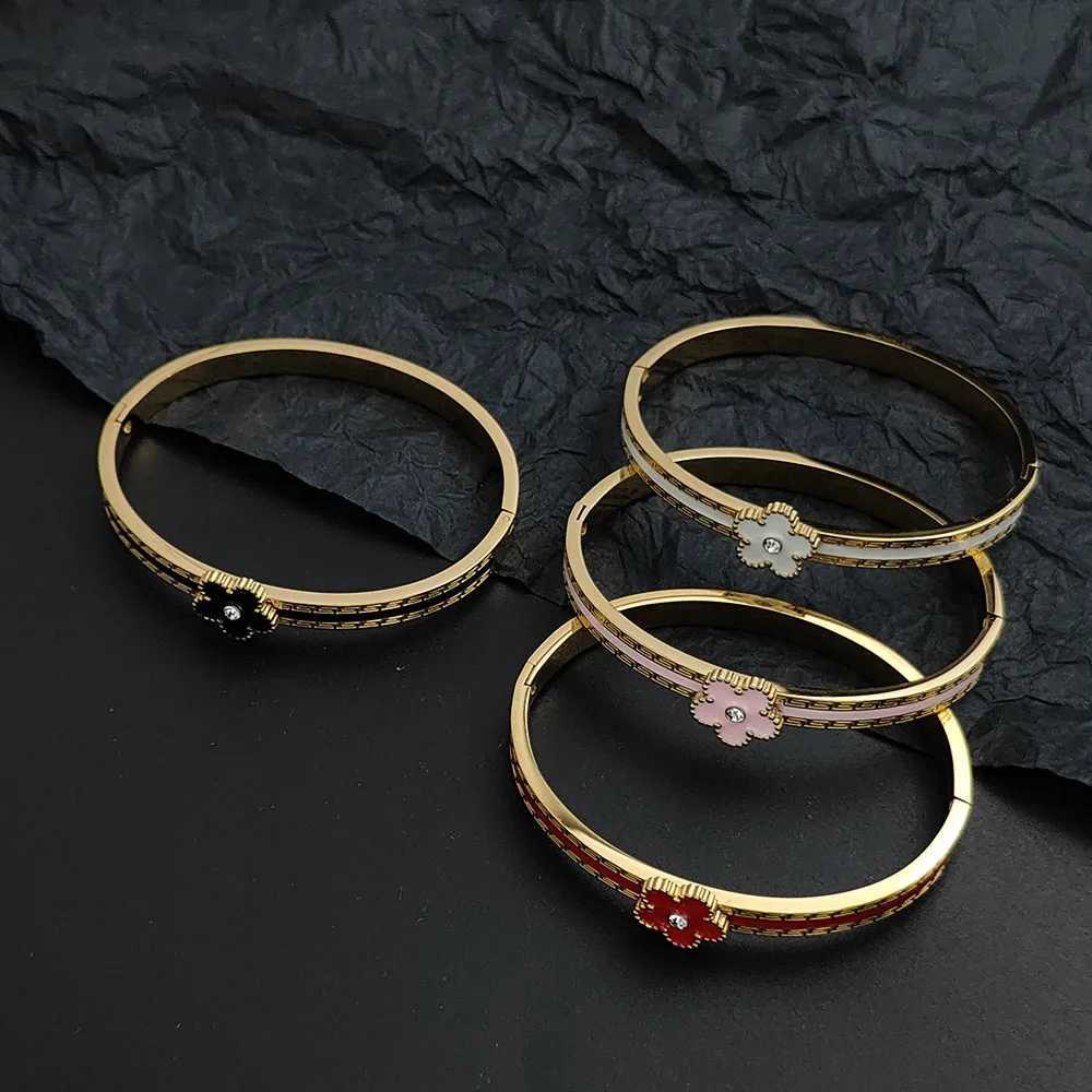 Charming five- c r zircon enamel gold-plated stainless steel womens waterproof and rust-free worn by couples M251220