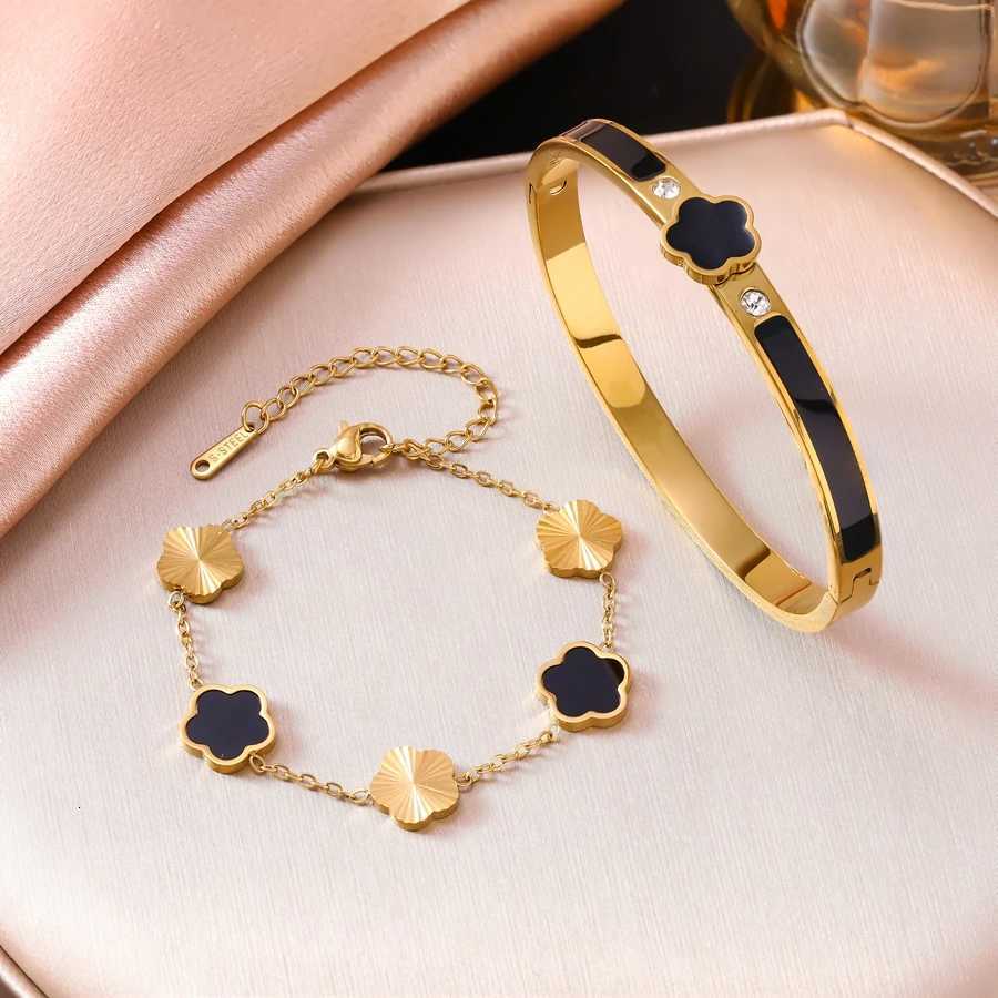 Titanium Steel 18K Gold C r Bangle Set Stylish C r Jewelry Lucky Gift for Women M251220