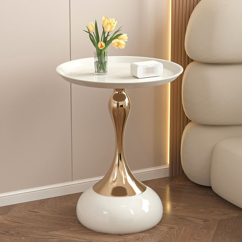 M12204 European style wrought iron side table, suitable for small apartments and home use, including sofa corner tables.