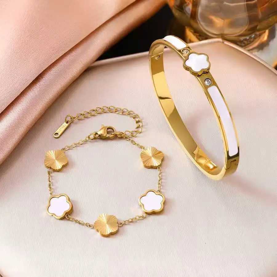 Gold Plated C r Set Enamel C r Chain Bangle Lucky Charm Jewelry Gift for Women M251220