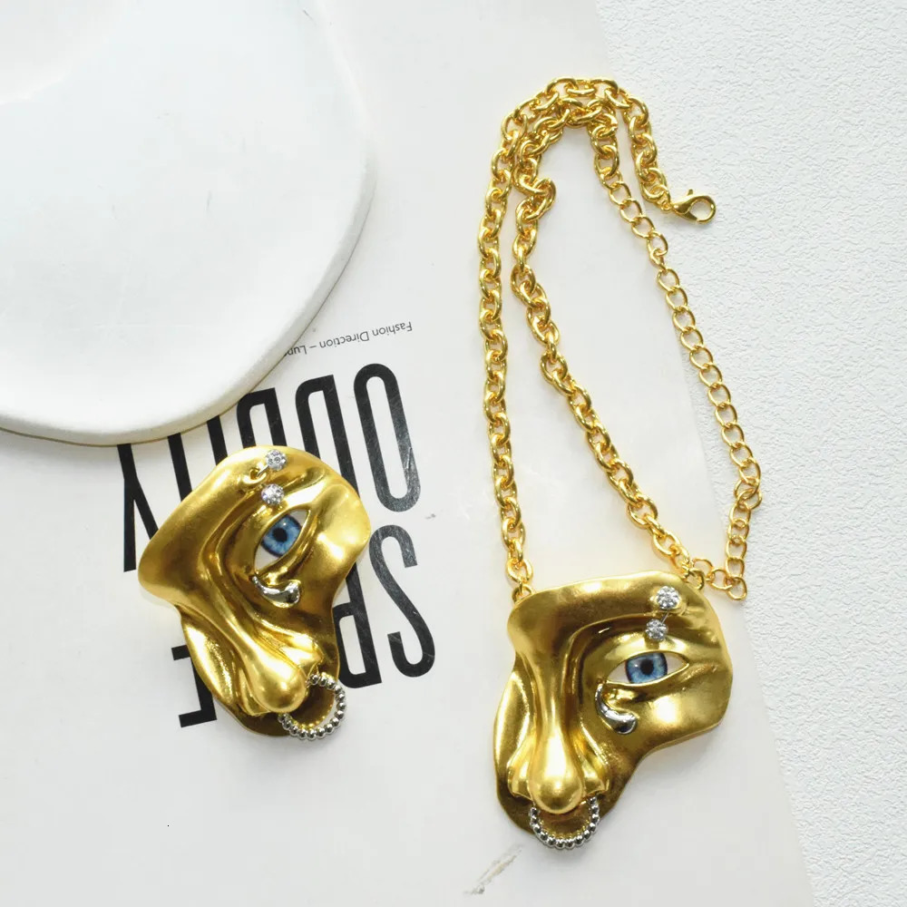 Vintage Baroque Style Alloy Plated Face Shaped Necklace For Women Fashion Jewlery Exaggerated Long Chain Necklace Accessory 251219