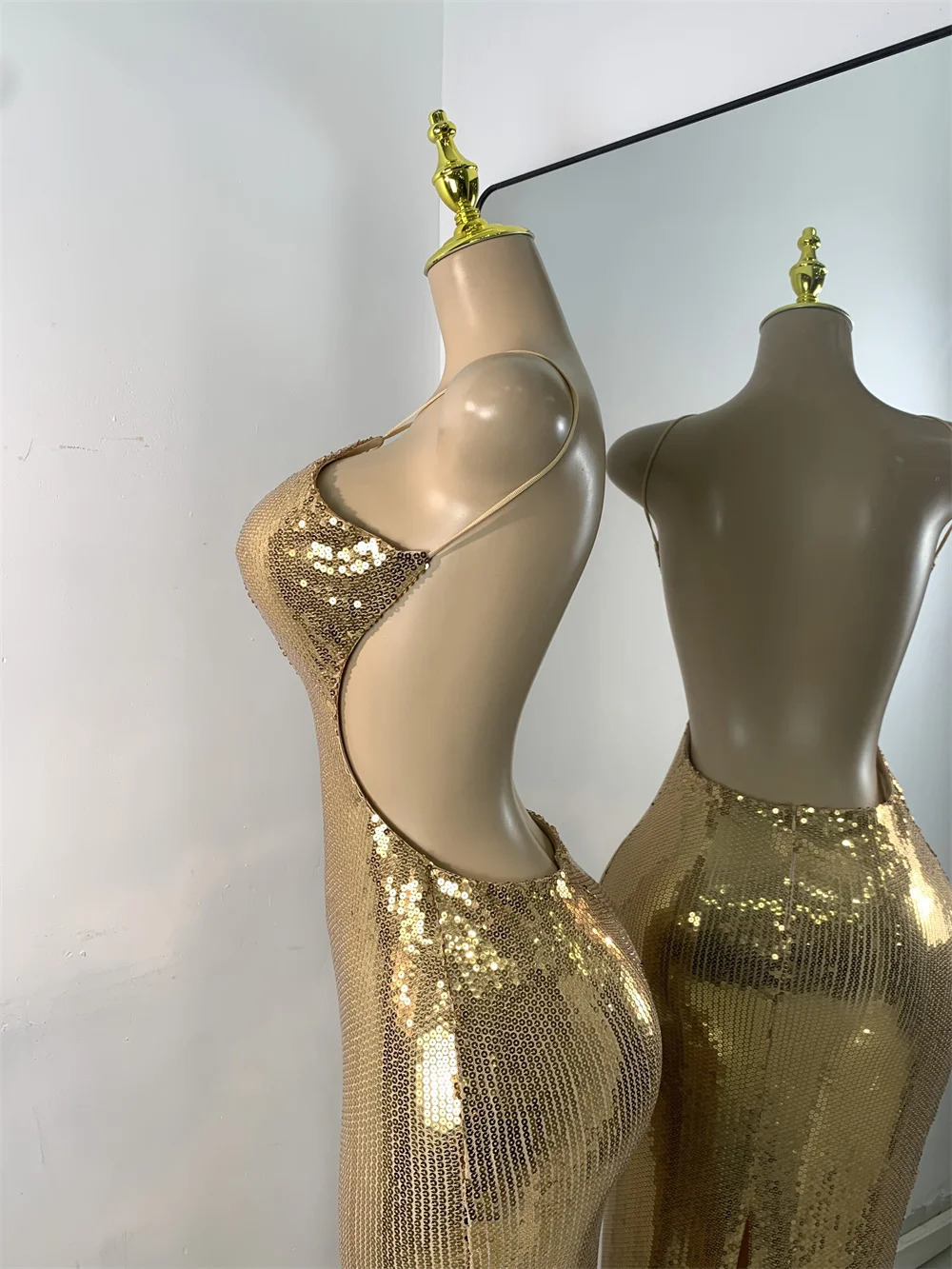 Sequins Gold Party Dress Women Sexy Halter Backless Evening Birthday Gown Hollow Out Celebrity Gala Music Festival Dress 251211