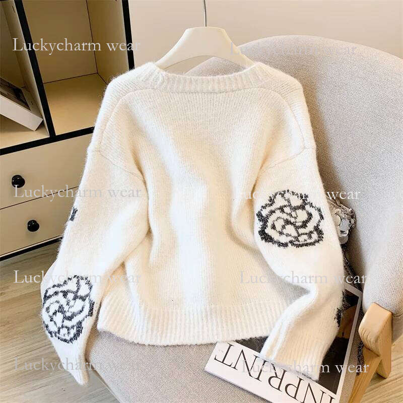 Women's White V-Neck Jacquard Cardigan Luxury Vintage 2000S Y2k Jumper Top Knitwear Long Sleeves Cashmere Sweater Autumn