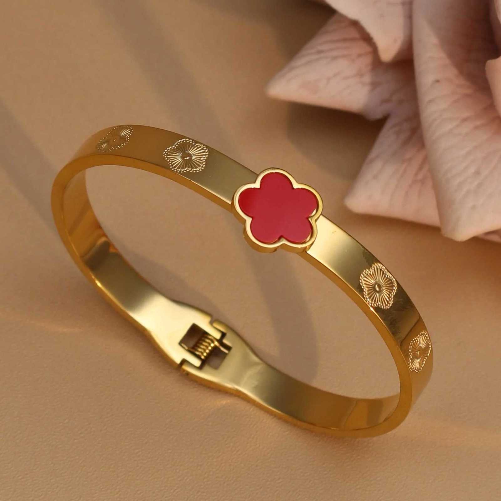 Delicate Acrylic Flower ShAPed StainlESS Steel Gold Color Womens Bangles BirtHDay Party Wholesale Gifts M251220