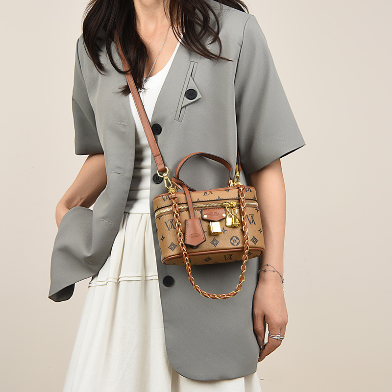 OULAIMEIZI Designer Bag 2025 casual fashion temperament box bag versatile classic printed handbag