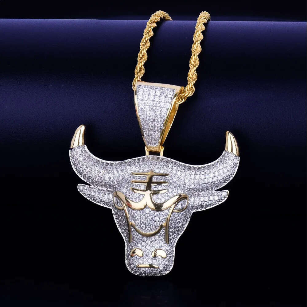 Fashionable and unique moissanite pendant VVS Bull Head Animal Pendant Necklace Men's Copper Inlaid Zircon Hip-Hop Trendy Jewelry