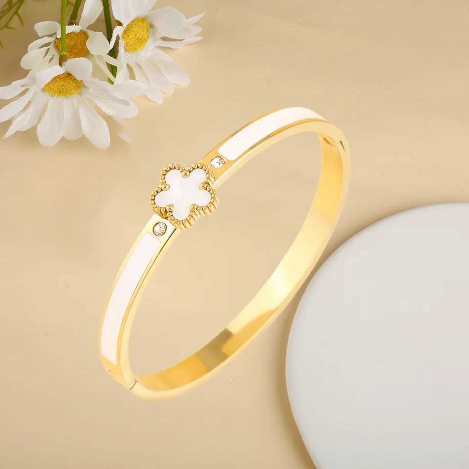 Classic Luxury Stainless steel five- flower 6-color Simple woman Girl Party Trend Enamel jewelry c r M251220