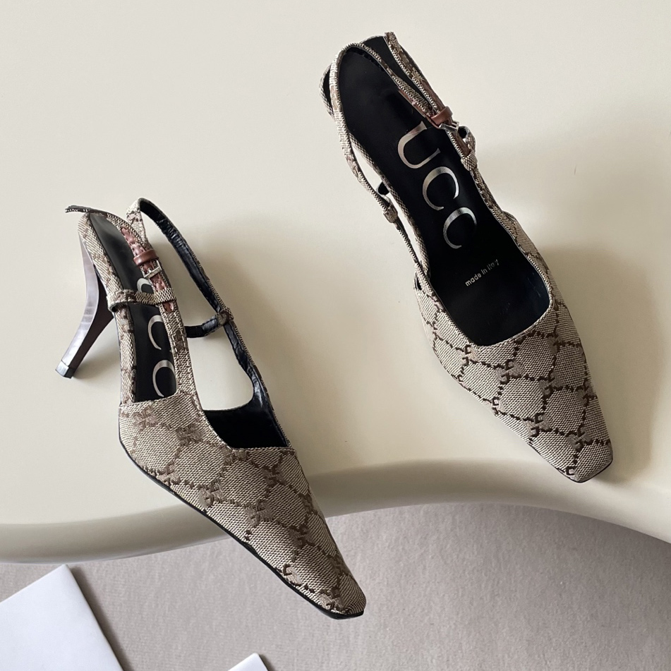 Italian designers new summer womens pointed-toe side-strap chain-covered high-heeled sandals - fashionable and sexy with thin heels suitable for formal wear. Size 35-41.