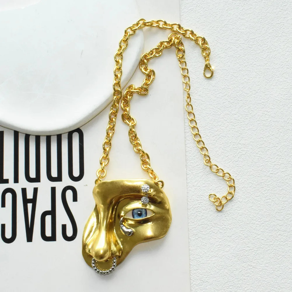 Vintage Baroque Style Alloy Plated Face Shaped Necklace For Women Fashion Jewlery Exaggerated Long Chain Necklace Accessory 251219