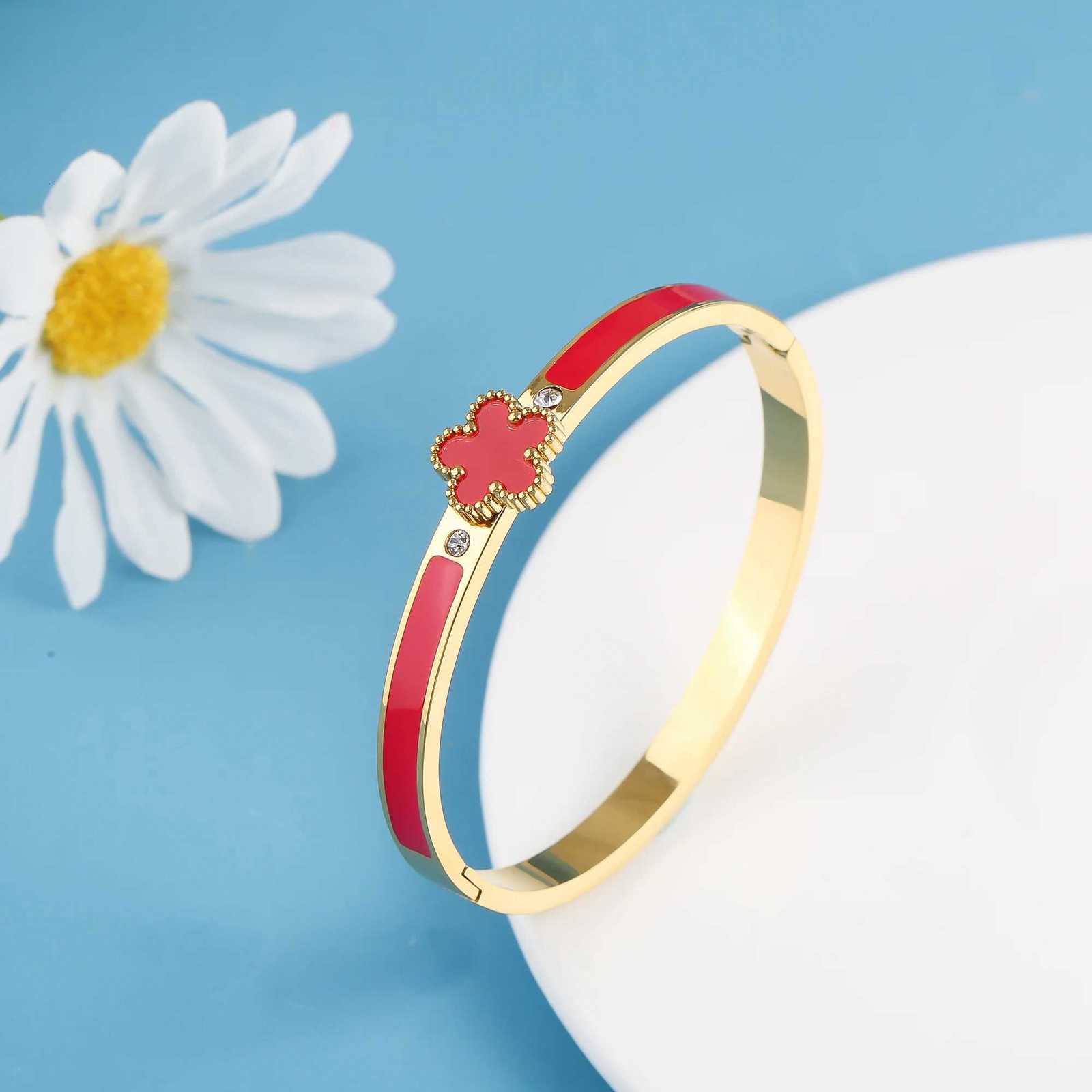 Hot Sale Gold-Plated Stainless Steel Five- Flower Open Bngale Temperament For Woman Party Wedding Lucky Jewelry Gift C r M251220