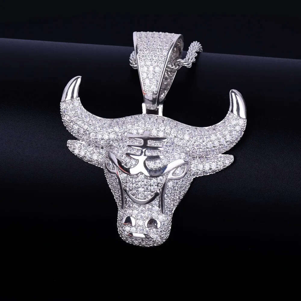 Fashionable and unique moissanite pendant VVS Bull Head Animal Pendant Necklace Men's Copper Inlaid Zircon Hip-Hop Trendy Jewelry