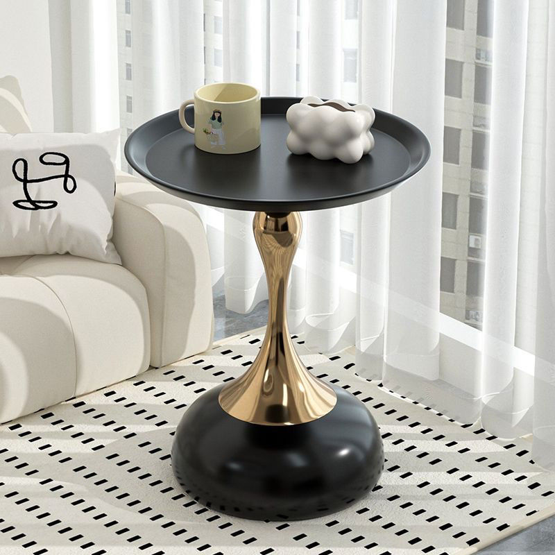 M12204 European style wrought iron side table, suitable for small apartments and home use, including sofa corner tables.