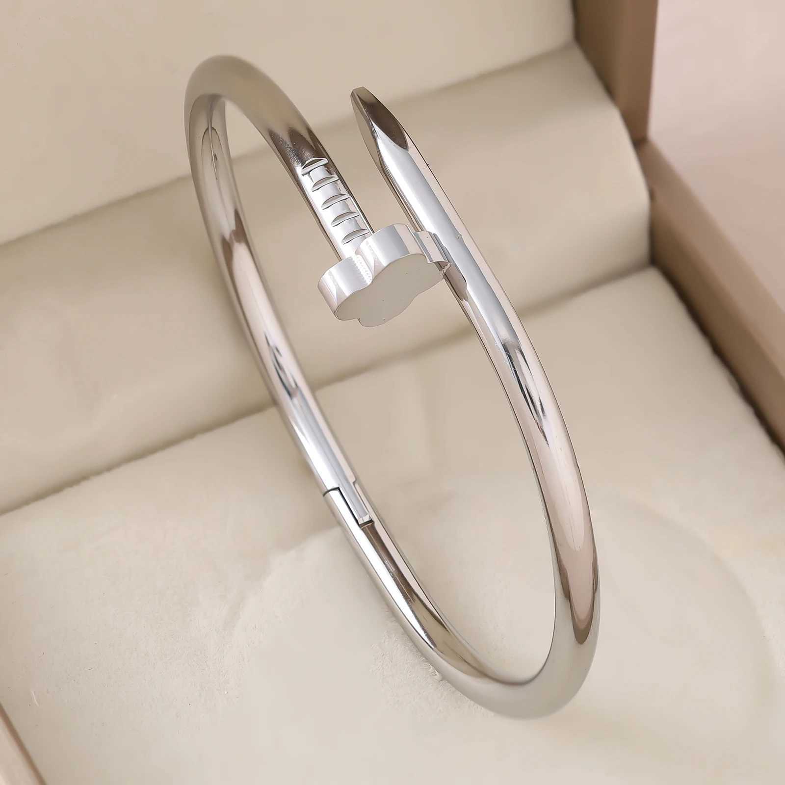 1pc 18K Gold Plated Stainless Steel Stackable With Chain And C r Design Fashion Style For Women Suitable For Casua M251220