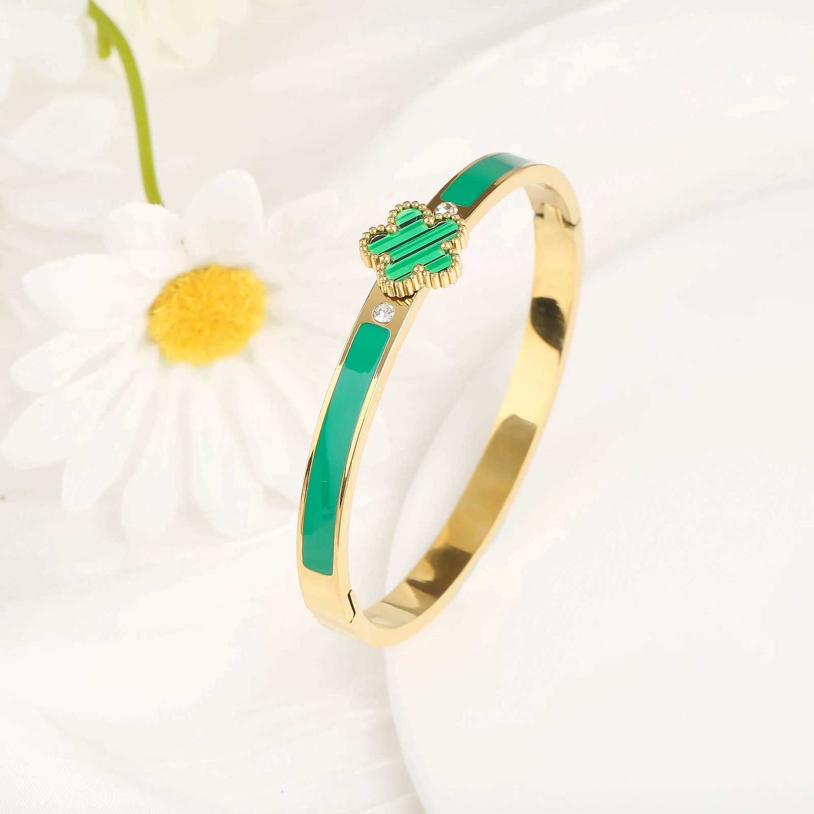 New Classic Oil Drip Stainless Steel Five Flower Open Bangle Luxury for Man Woman Daily Party Jewelry Couple Gift C r M251220