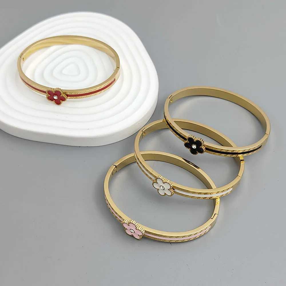 Charming five- zircon colored enamel stainless steel womens waterproof and rust-free worn by couples M251220