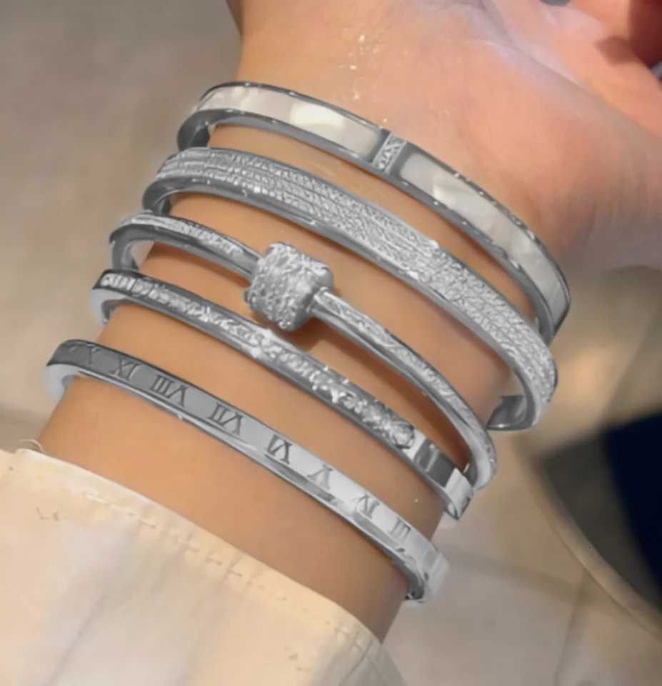 Yupsk Titanium Steel Couples Shiny Zircon Inlaid Stainless Steel Bangles Gold/Silver Color Female Jewelry Gift M251220