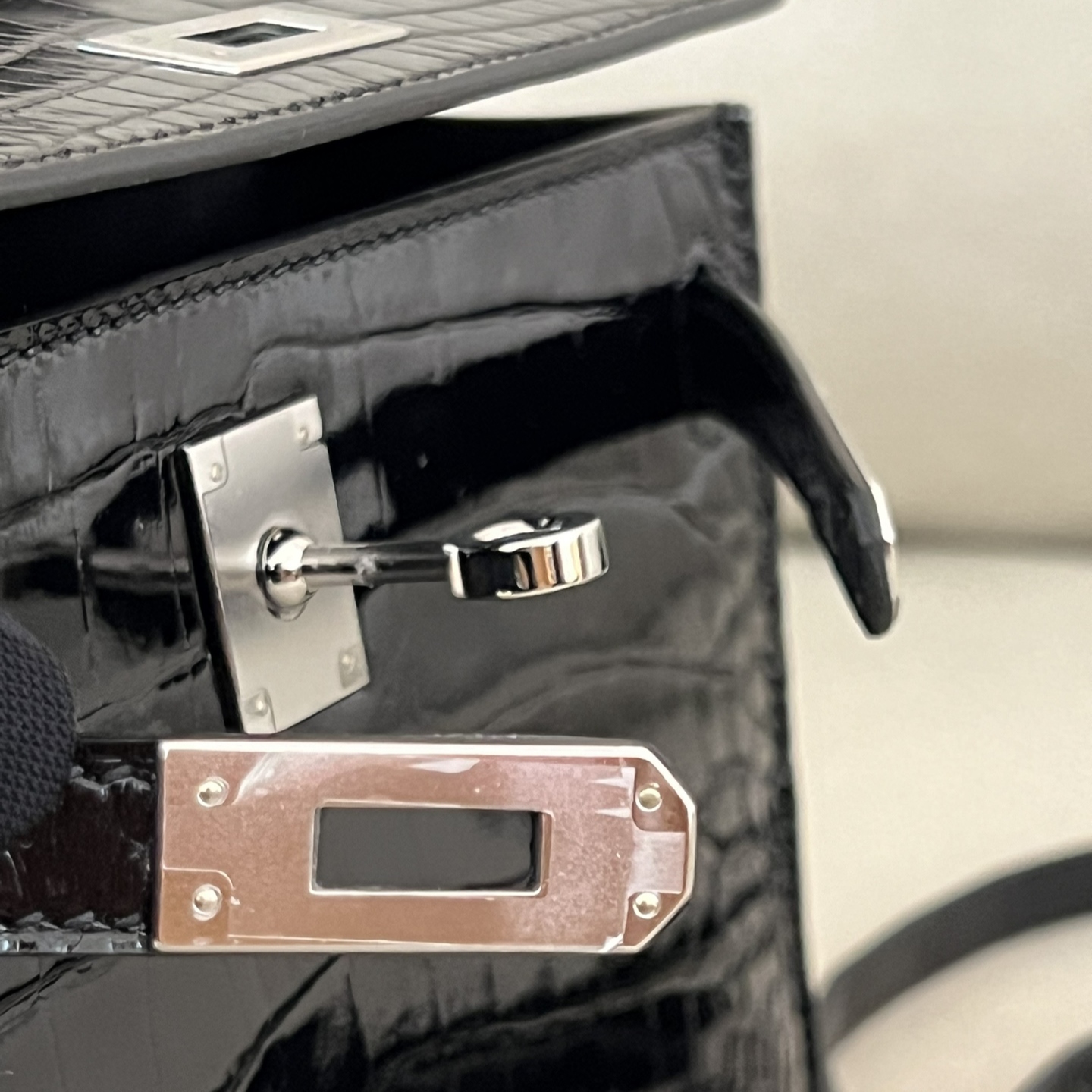 Fully handmade Designer Bag Mini 19CM Luxury Crossbody Bag Classic Purse Shoulder Bag in Original Shiny Crocodile with 24K gold plated Metal