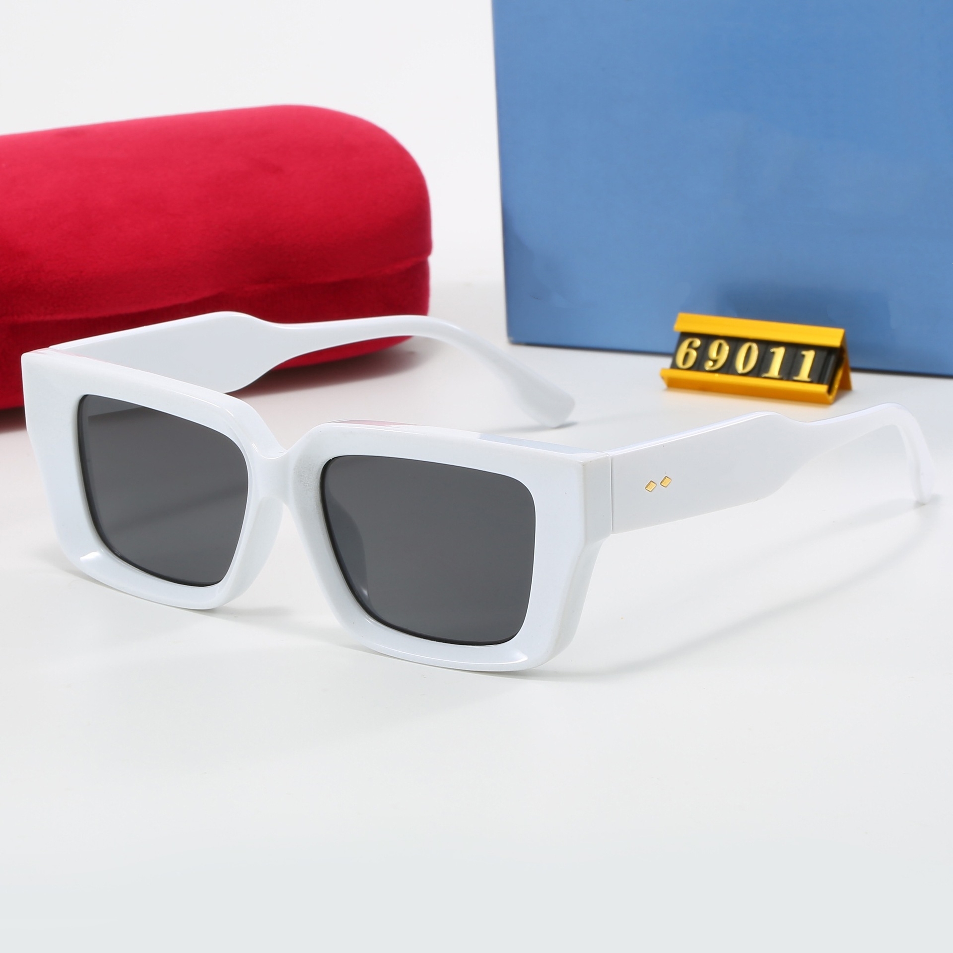 Luxury Designer Sunglasses Polarized UV400 Protection Classic Eyeglasses for Men Women with Beach Shading and Case 69011 Y260207