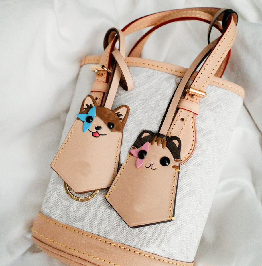 Designers Cherry blossom keychains Dog Cat Bag Charm Monogram Flower eye with luxury Leather Lanyards top Car Key Chain Women Buckle jewelry Keyring Bags Pendant