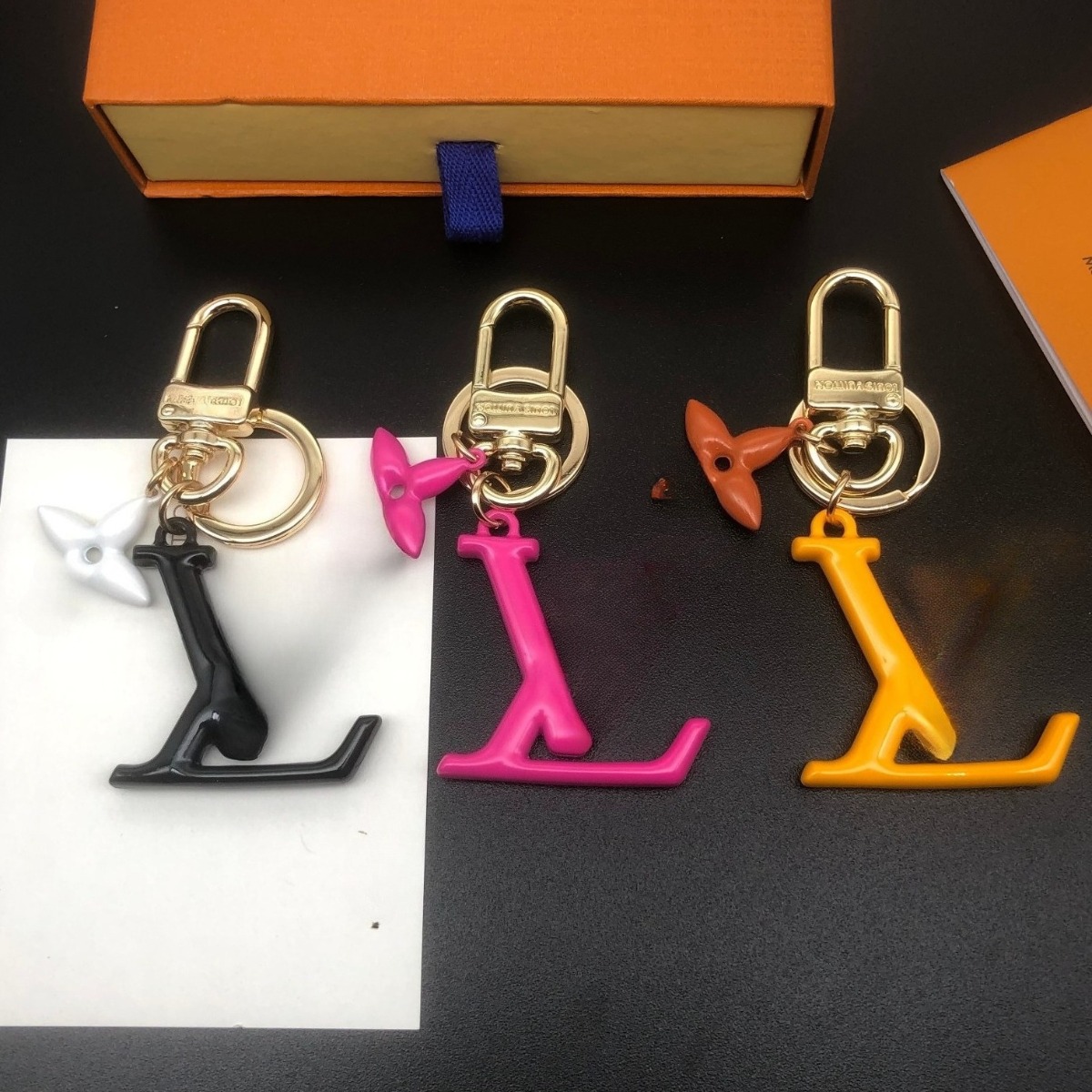 Charm Luxury Designer Keychains Letter Keychain Bag Charm Pendant Car Keyring Gold Key Chain Fashion Mens Women Key Buckle accessories gift