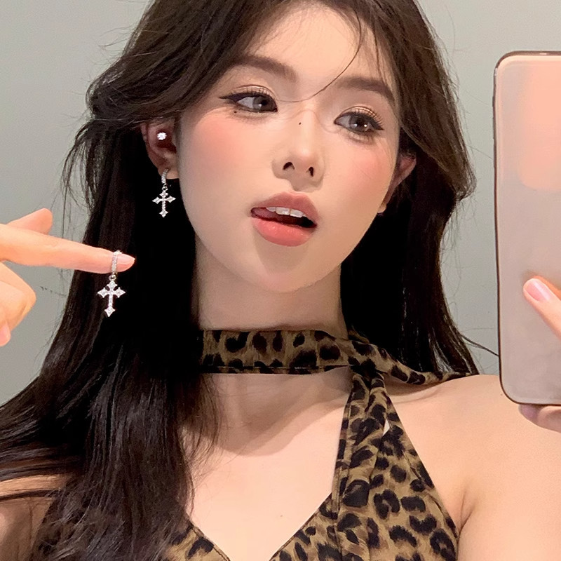 Super Shiny Zircon Cross Pendant Simple Fashion Commuting Versatile Light Luxury High-end Feel Earrings Wholesale - view 4