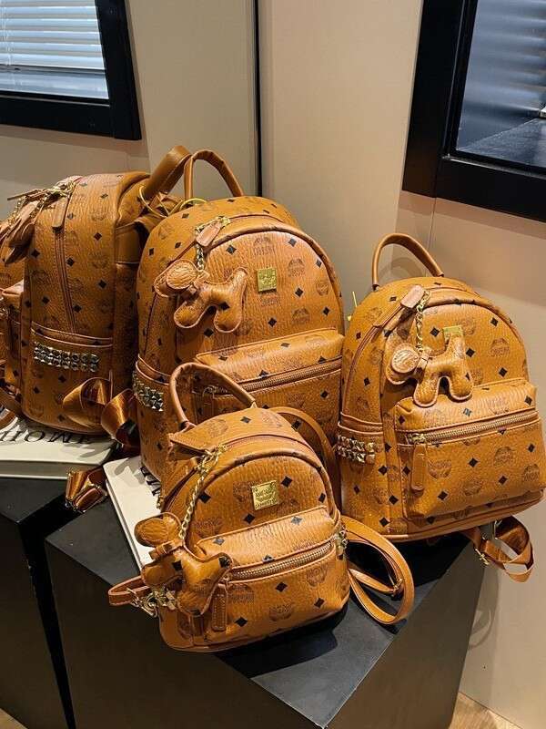 Men Women Backpacks School Back Pack Multiple Pockets Large Capacity Bag Designer Backpack Classic Letter Print Cowhide Leather Zipper Open Handbag Designer bag